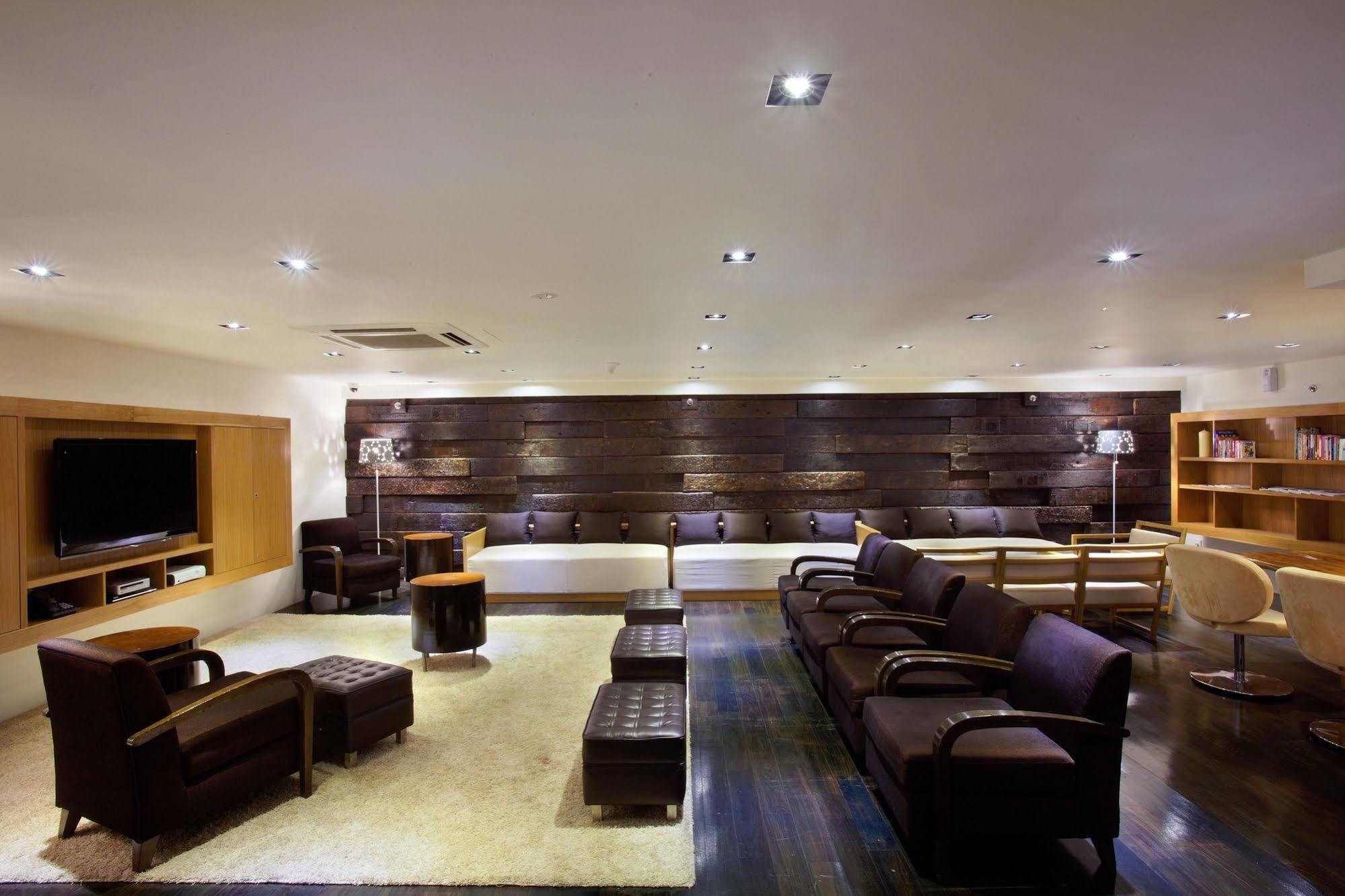Parkroyal Serviced Suites Kuala Lumpur Exterior photo The interior of the lounge